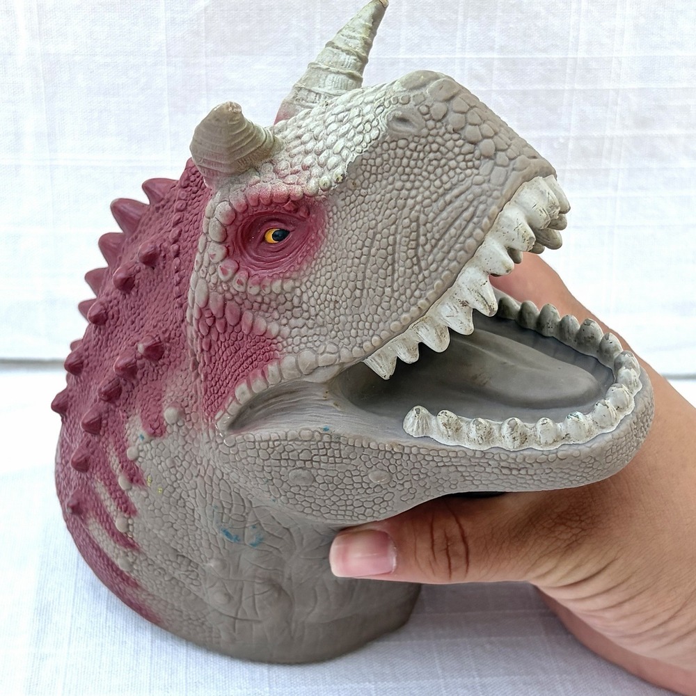 Disney Dinosaur Carnotaurus Hand Puppet 2000 McDonalds Happy Meal Dino land USA